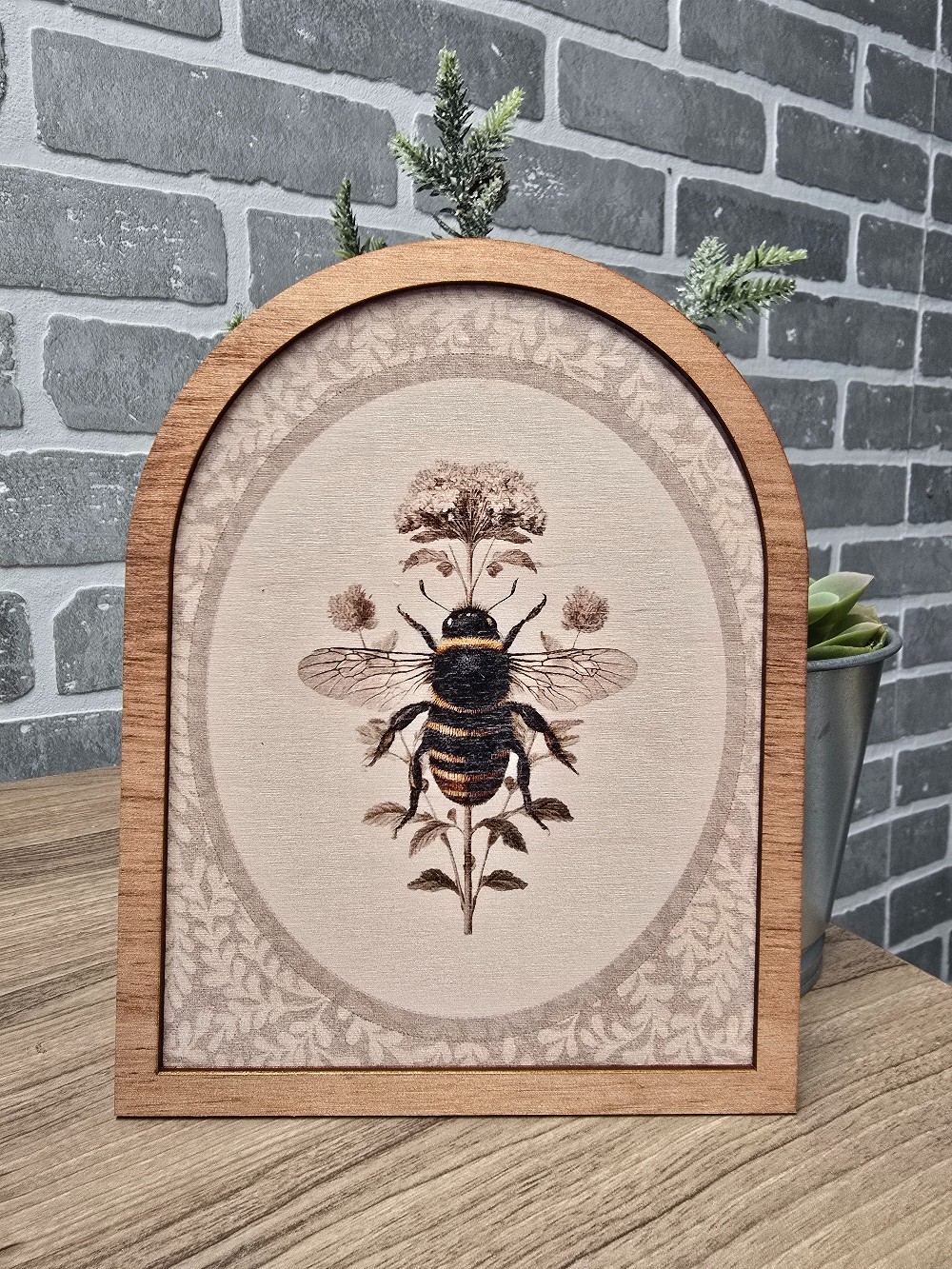 Vintage Bee Arched 6 x 8 Easel