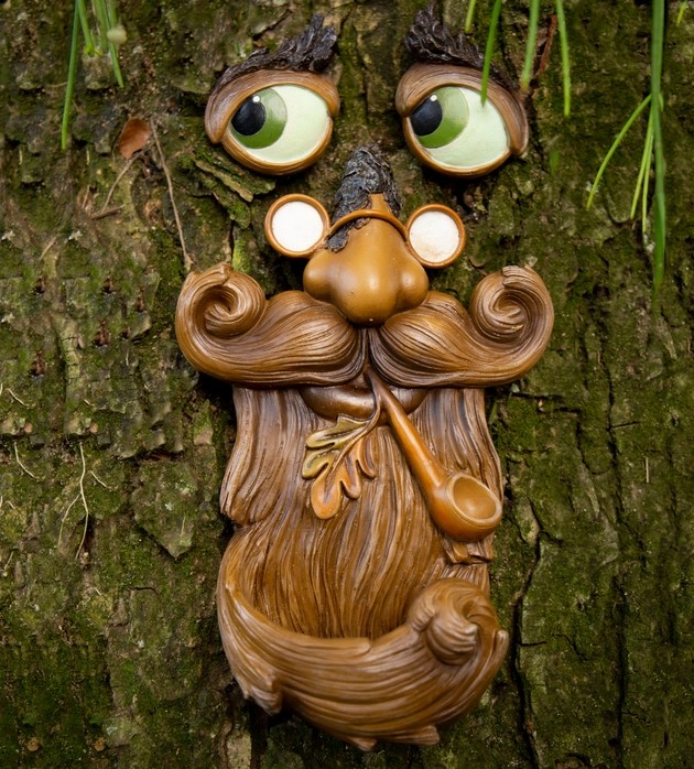 Tree Faces Outdoor Tree Decor – Bird Feeder