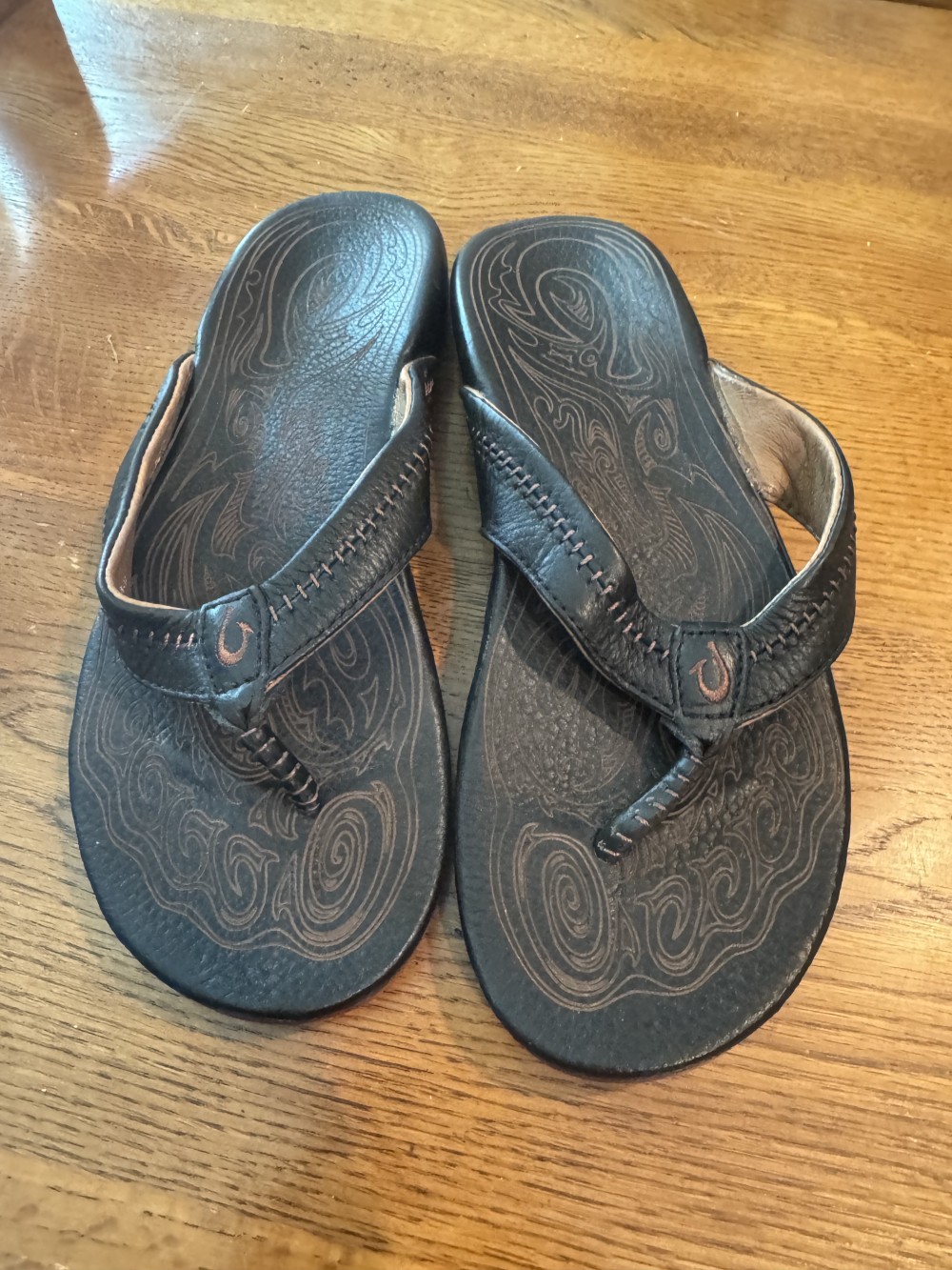 OluKai black leather sandals. Unusual tooled footbed. Sz 8
