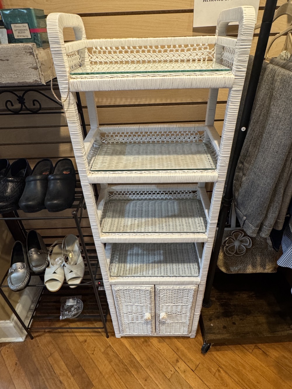 White Wicker 4 Shelves & Storage Unit, FIRM