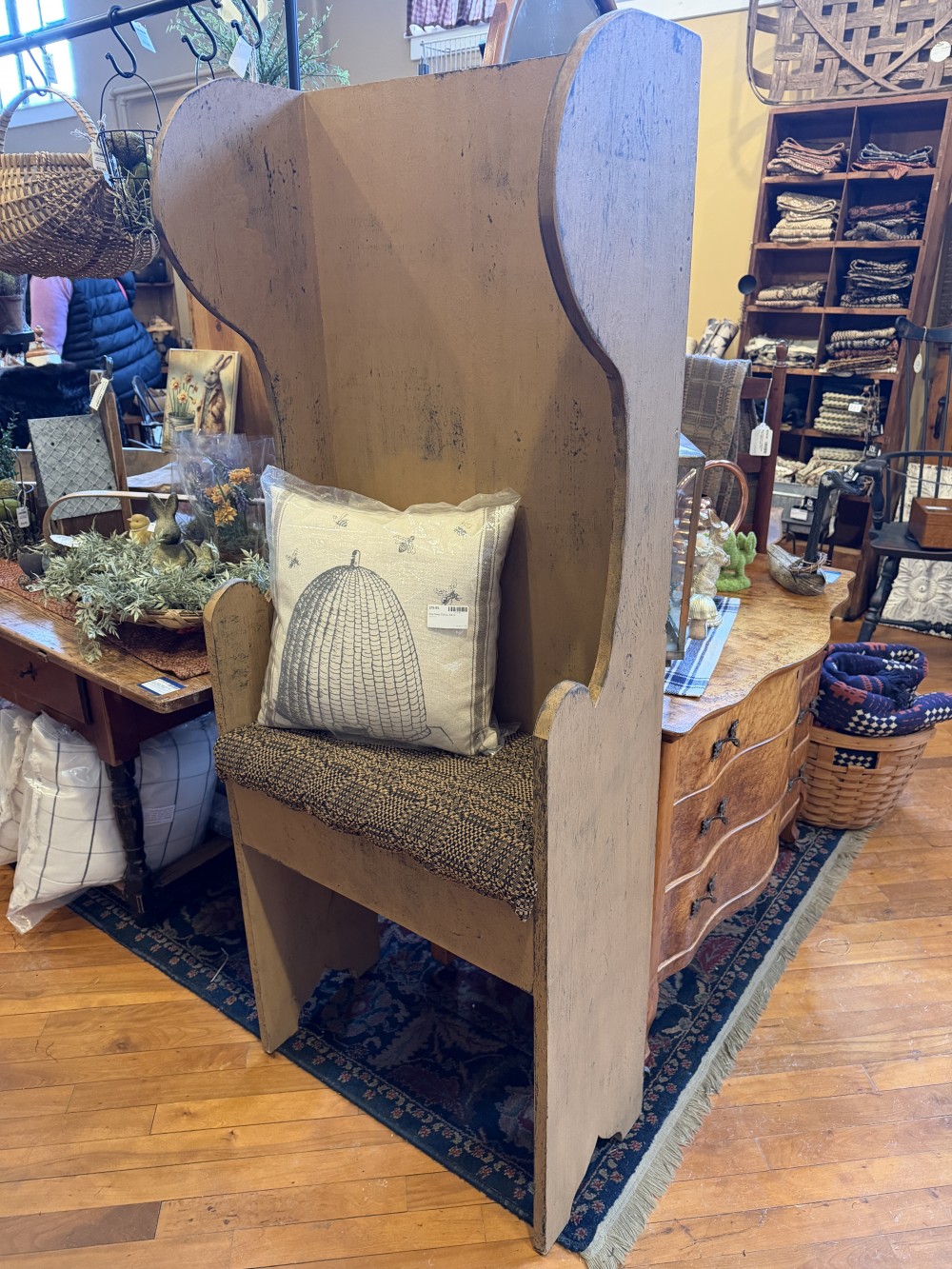 Country Settle, Mustard over Black, FIRM