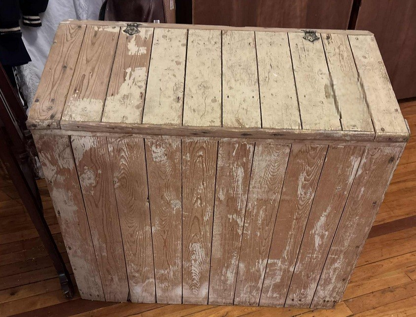 Primitive wooden chippy box #413JANS0  LEE  G3