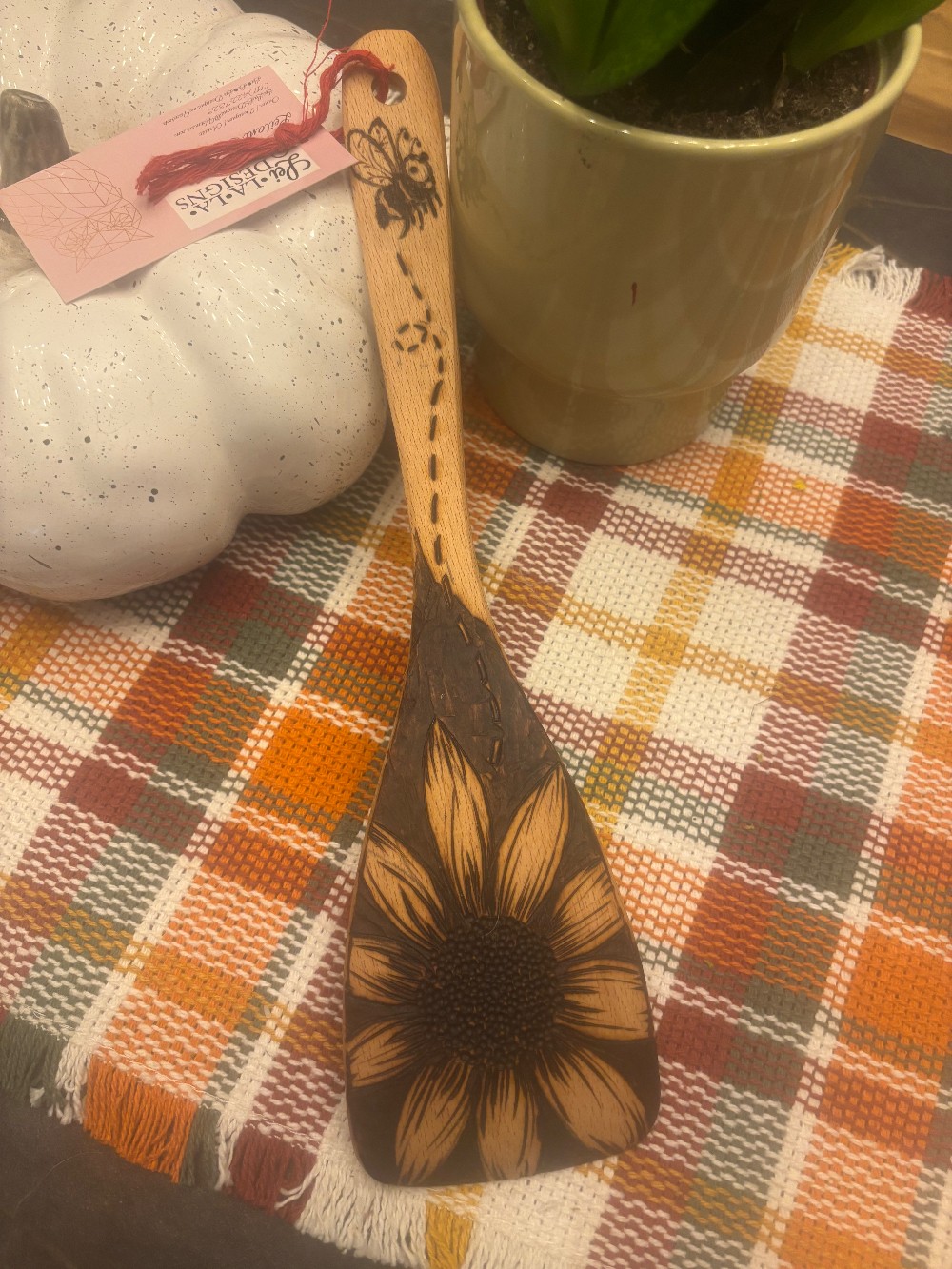 spatula - burn design - sunflower & bee