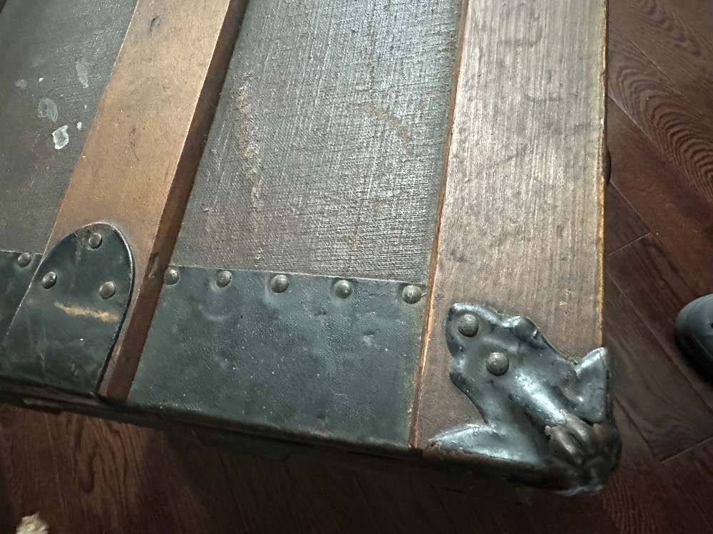 Antique early-20th-century steamer/travel trunk, circa1900-1905