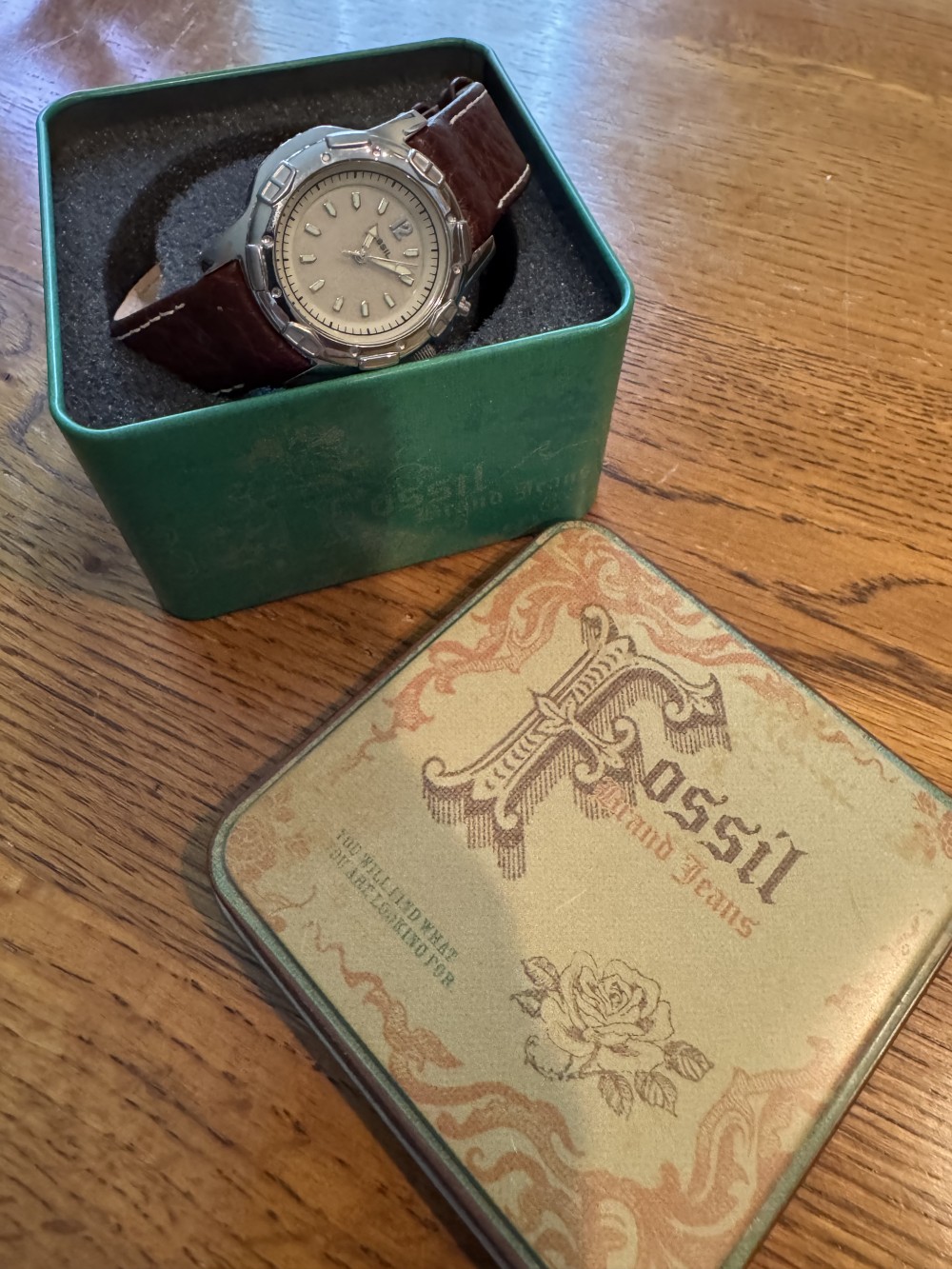 Vintage Fossil Watch. Brown Leather band. Silvertone