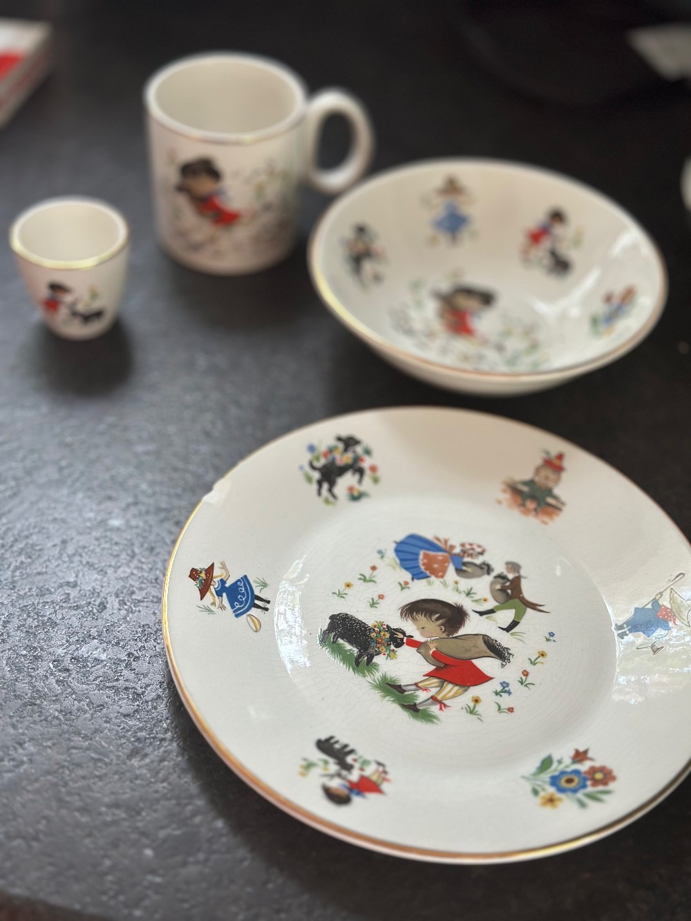 The selected plate is a vintage Arklow Nursery Rhyme 