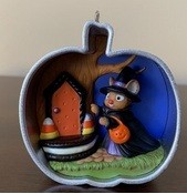Hallmark's Halloween Cookie Cutter Ornament #213100  LEE