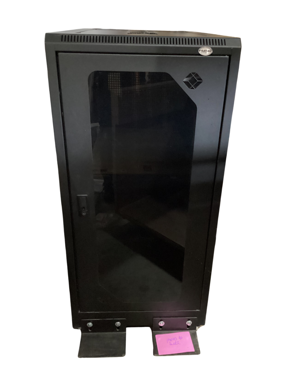 Network or server cabinet with glass door