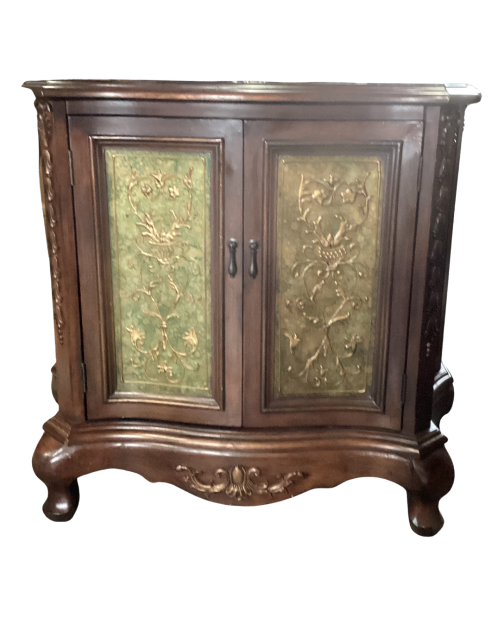 Cabinet with antique style accent
