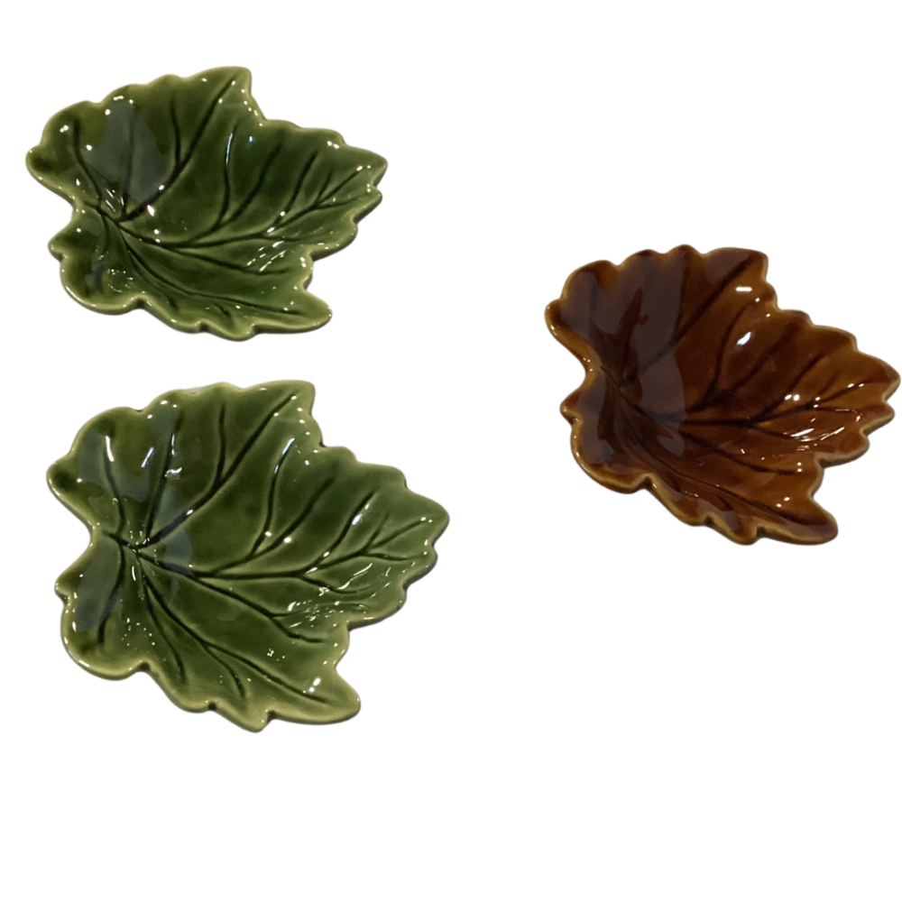 Decorative ceramic leaf