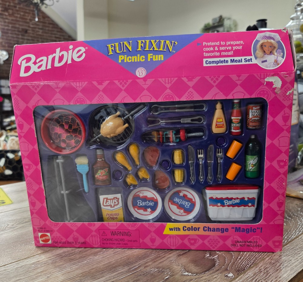 Barbie Fun Fixin Picnic Fun Complete Meal Set 1997