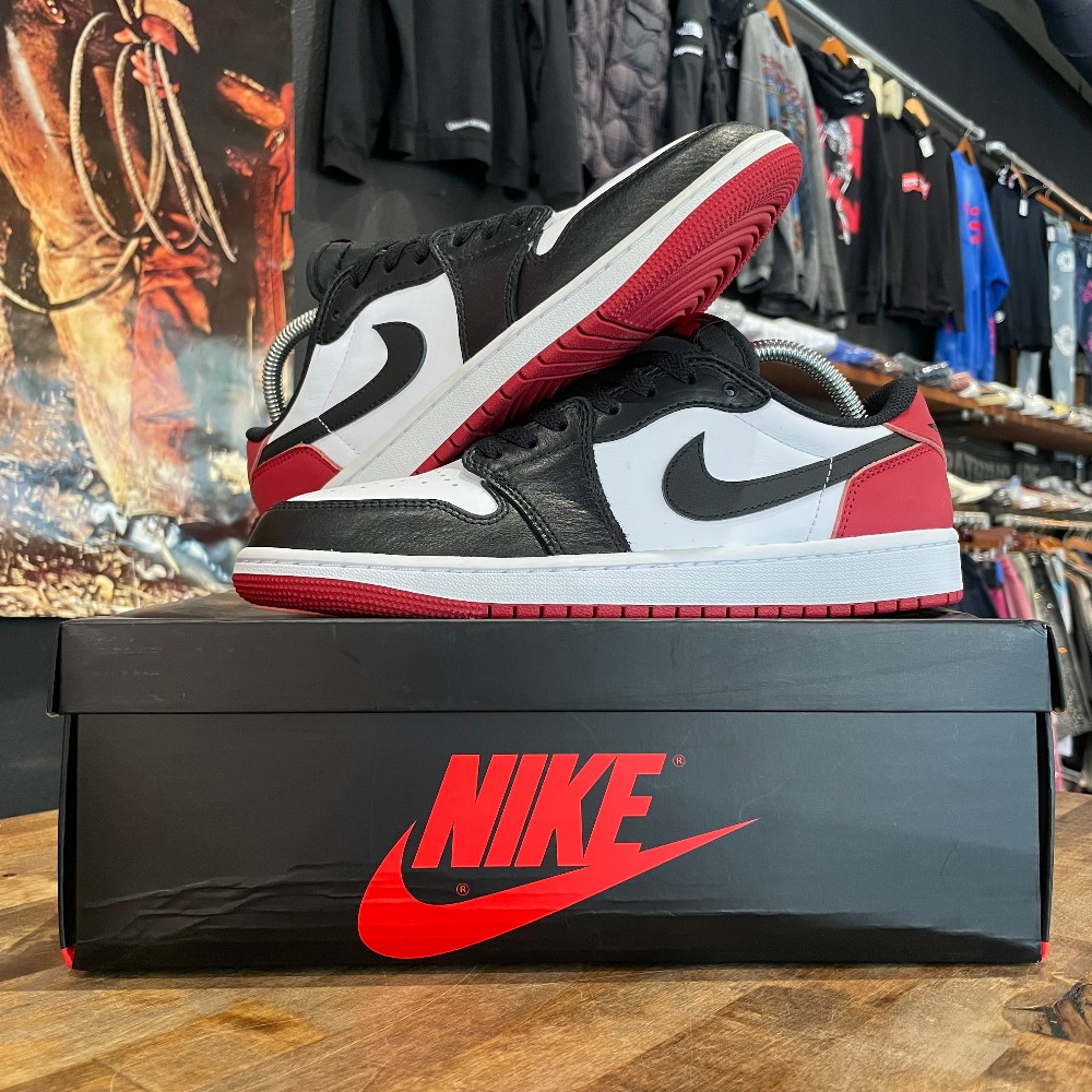 Jordan 1 Low OG Black Toe - Size 9