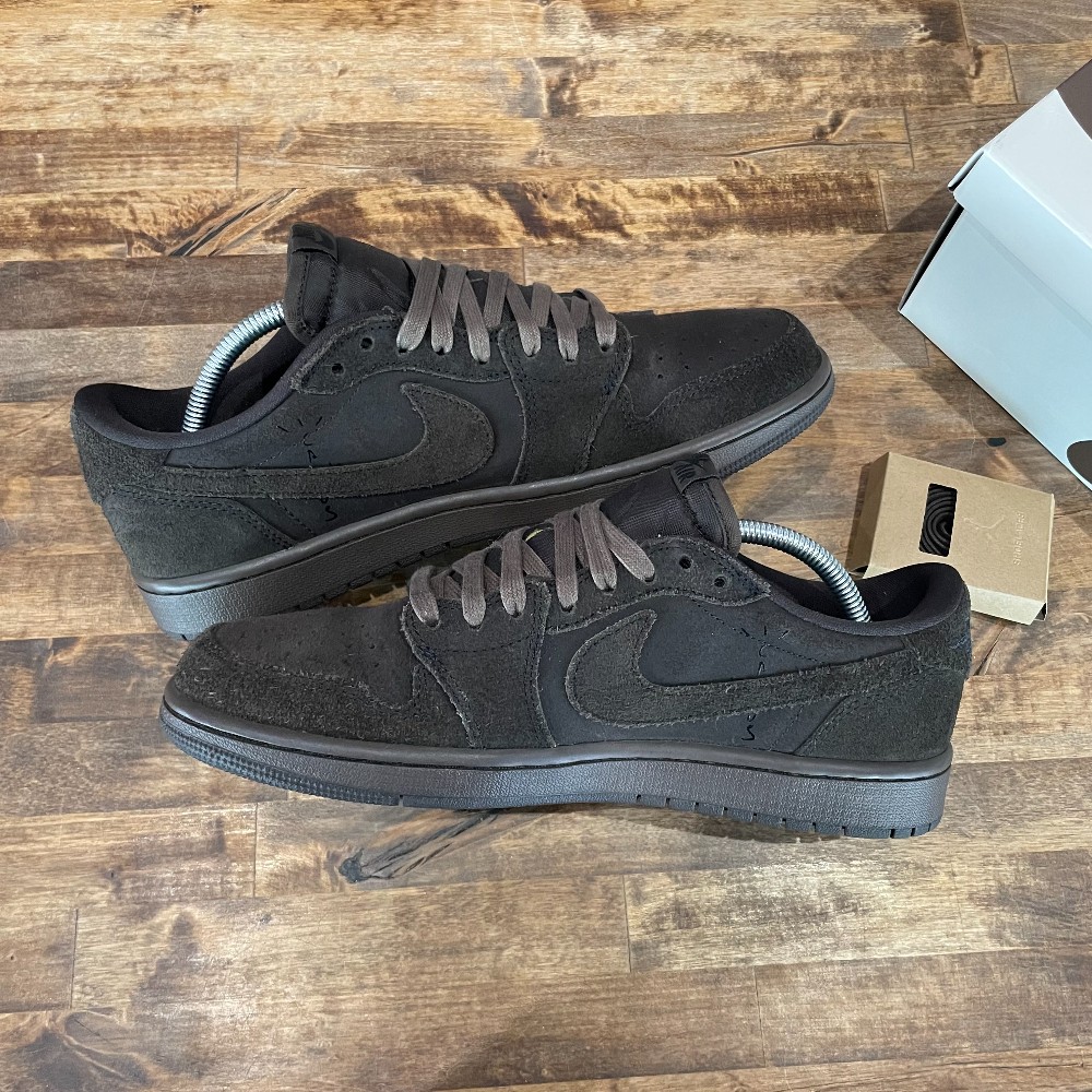 Jordan 1 Low Travis Scott Velvet Brown - Size 9