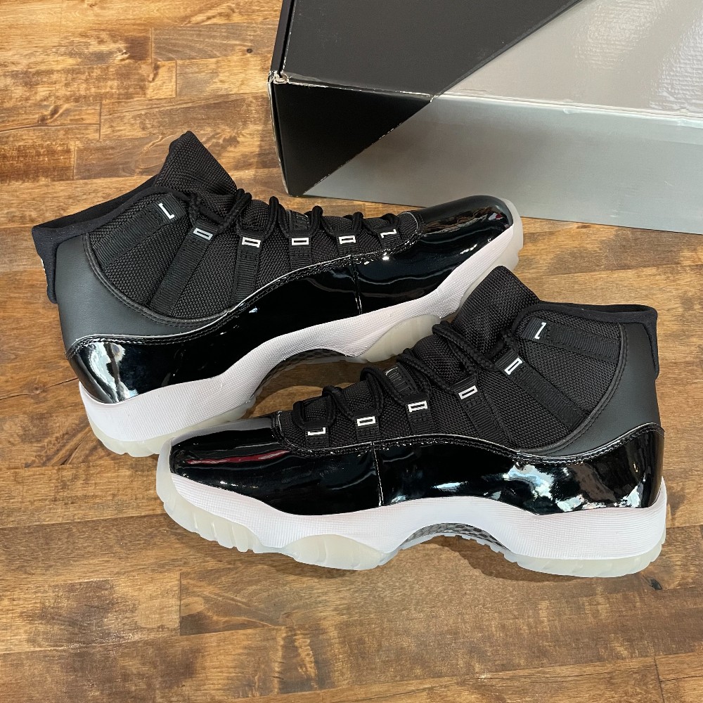 Jordan 11 Retro Jubilee - Size 8.5