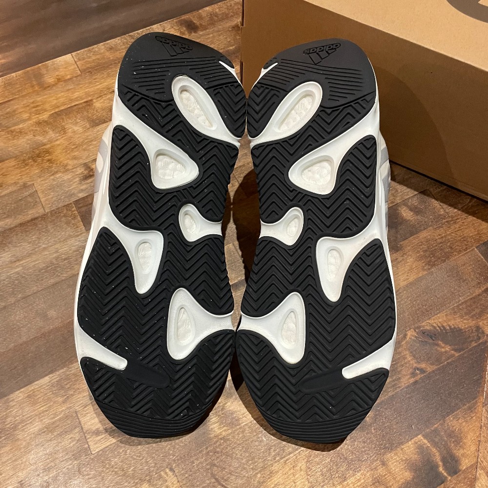 adidas Yeezy Boost 700 MNVN Laceless - Size 13.5