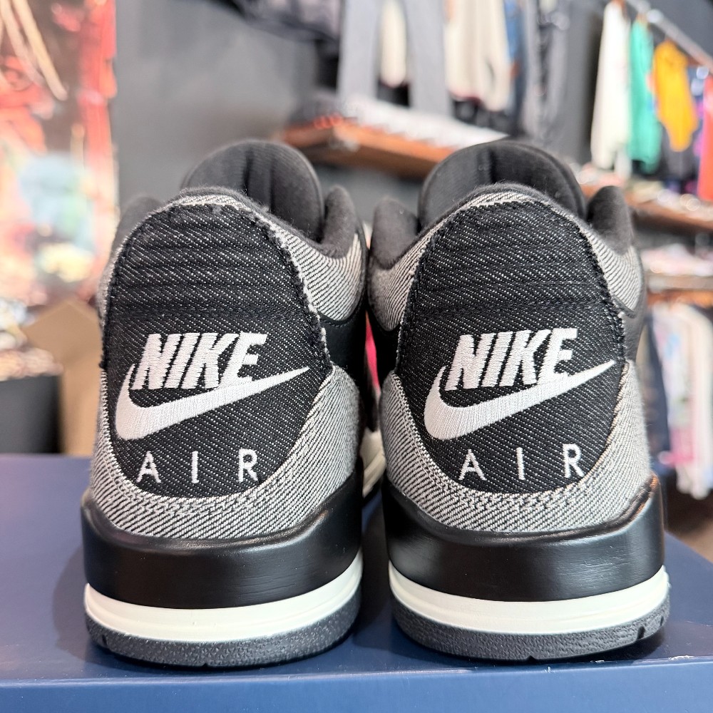 Levi's x Jordan 3 Retro Black - Size 9