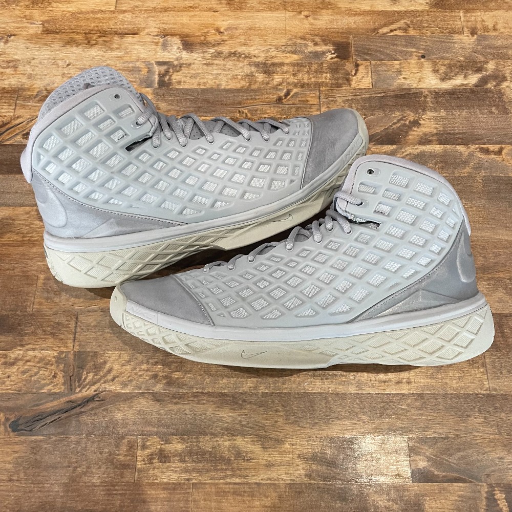 Kobe 3 Protro Fade to Black (NO BOX) - Size 11.5