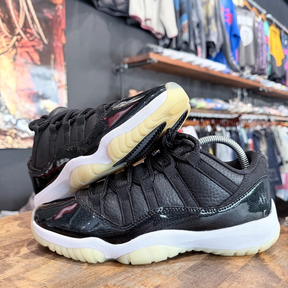 Jordan 11 Retro Low 72-10 (NO BOX) - Size 7.5