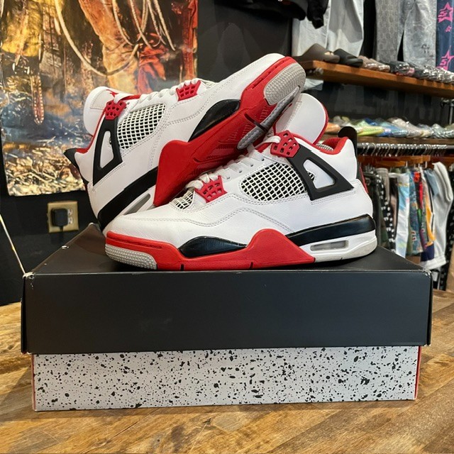 Jordan 4 Fire Red 2020 - Size 9.5