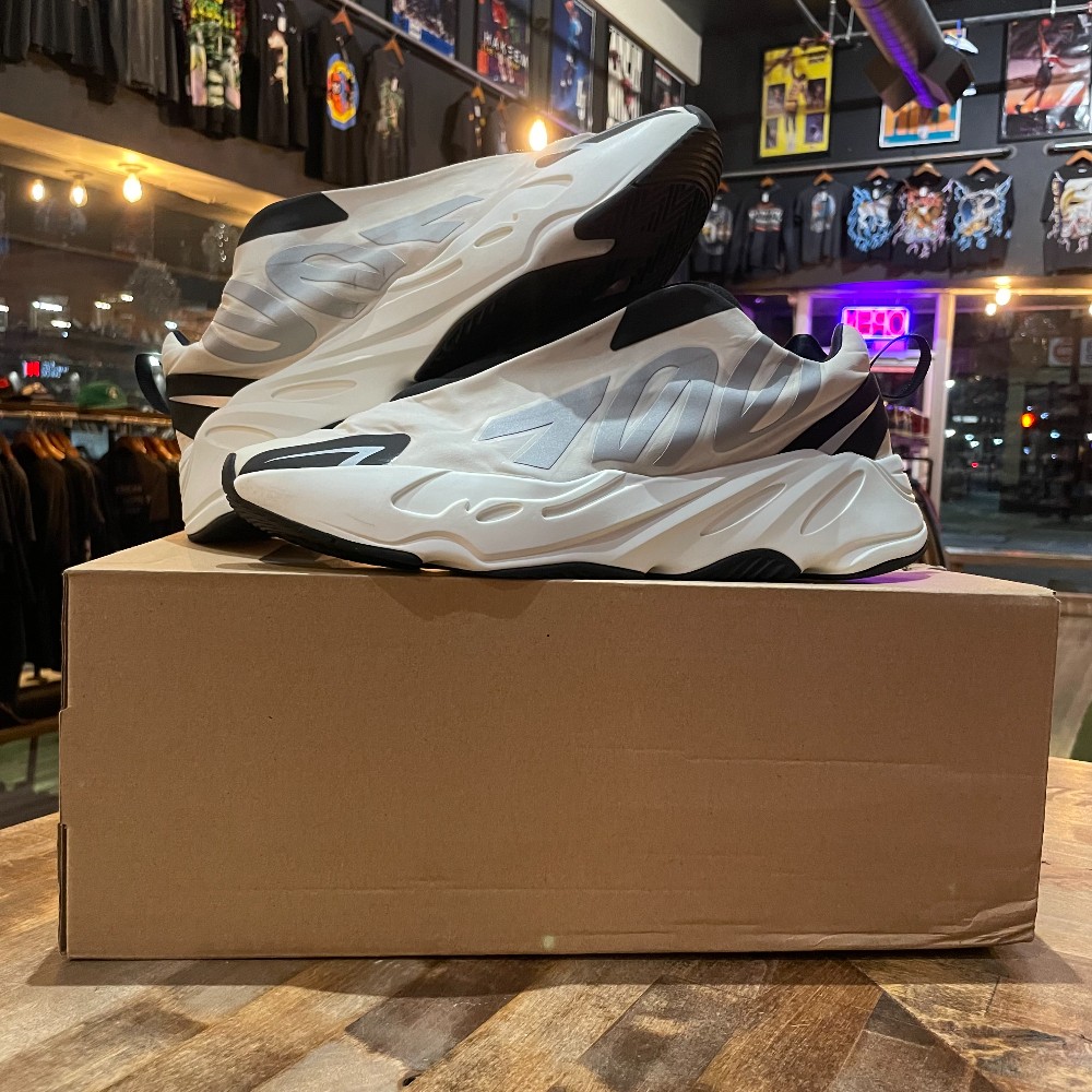 adidas Yeezy Boost 700 MNVN Laceless - Size 13.5