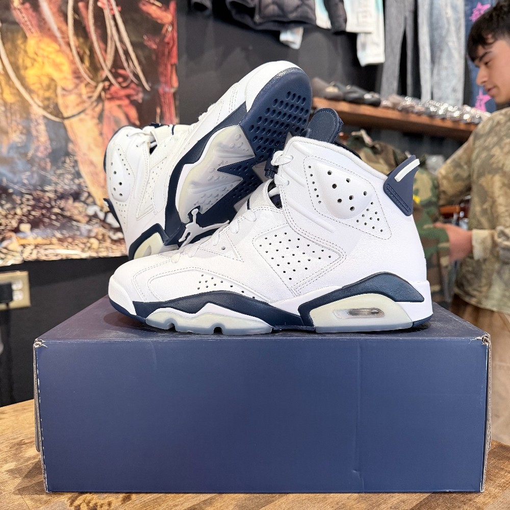 Jordan 6 Midnight Navy - Size 9