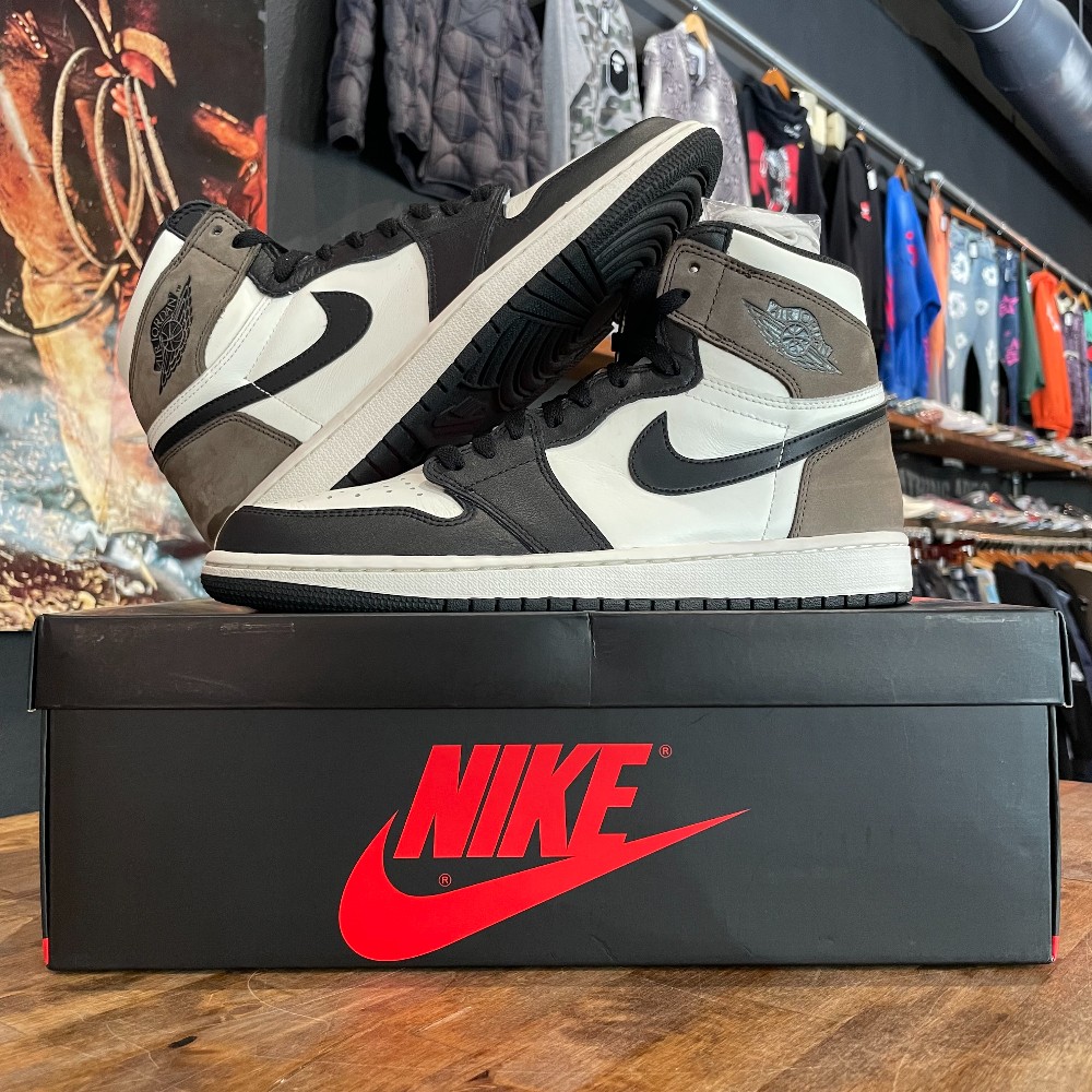 Jordan 1 Retro High Dark Mocha - Size 10