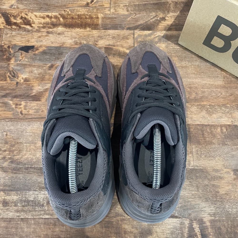 adidas Yeezy Boost 700 Mauve - Size 8