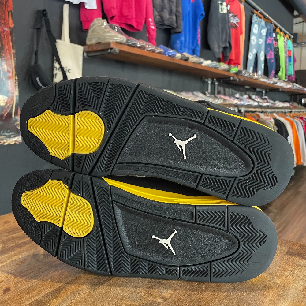 Jordan 4 Thunder (No Box) - Size 12