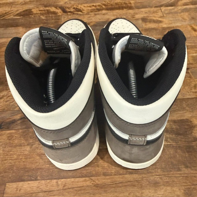 Jordan 1 Retro High Dark Mocha - Size 9.5