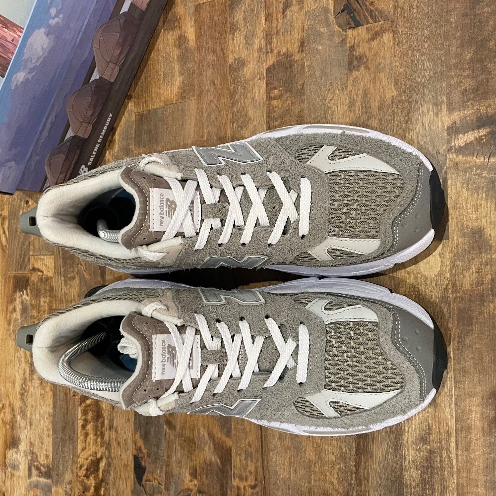 Salehe Bembury NB 574 Yurt Shark Skin - Size 11