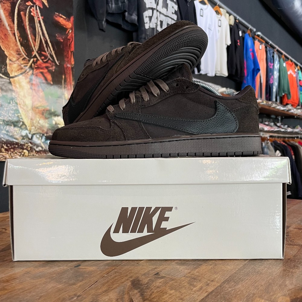 Jordan 1 Low Travis Scott Velvet Brown - Size 9