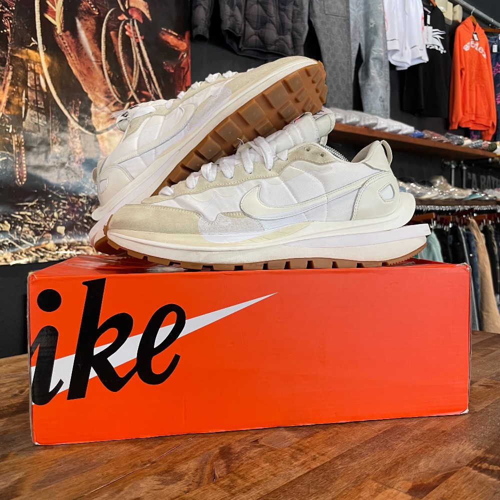 sacai x Nike Vaporwaffle Sail/Gum - Size 11