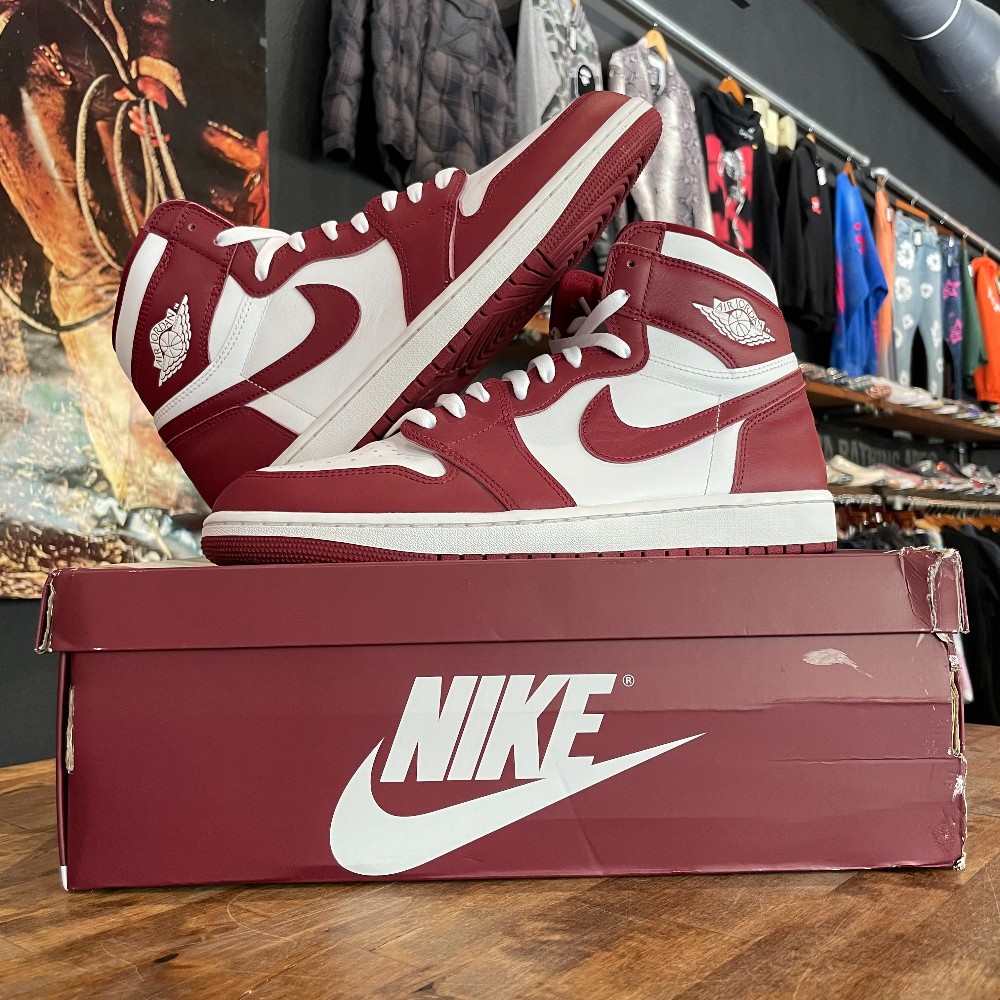 Jordan 1 Retro Team Red - Size 11.5