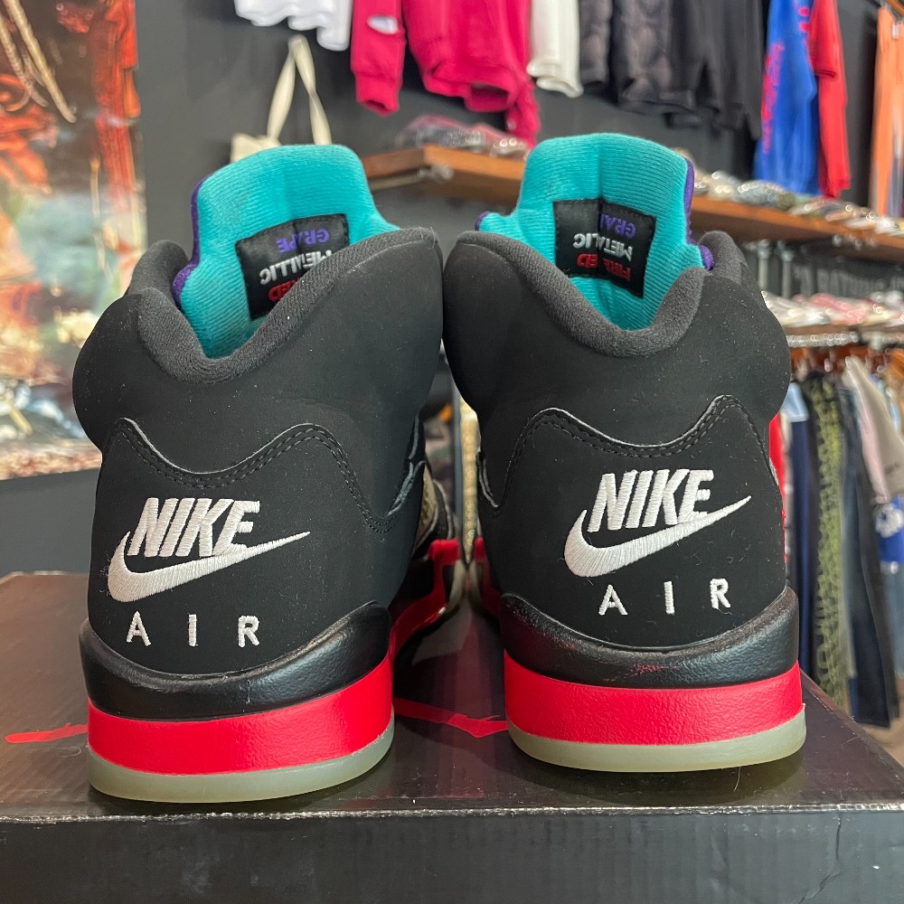 Jordan 5 Retro Top 3 (Missing Lace Locks) - Size 10