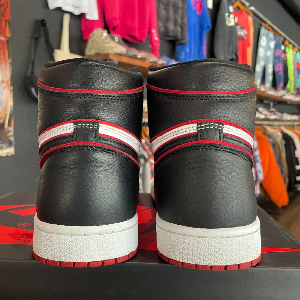 Jordan 1 OG Bloodline - Size 11