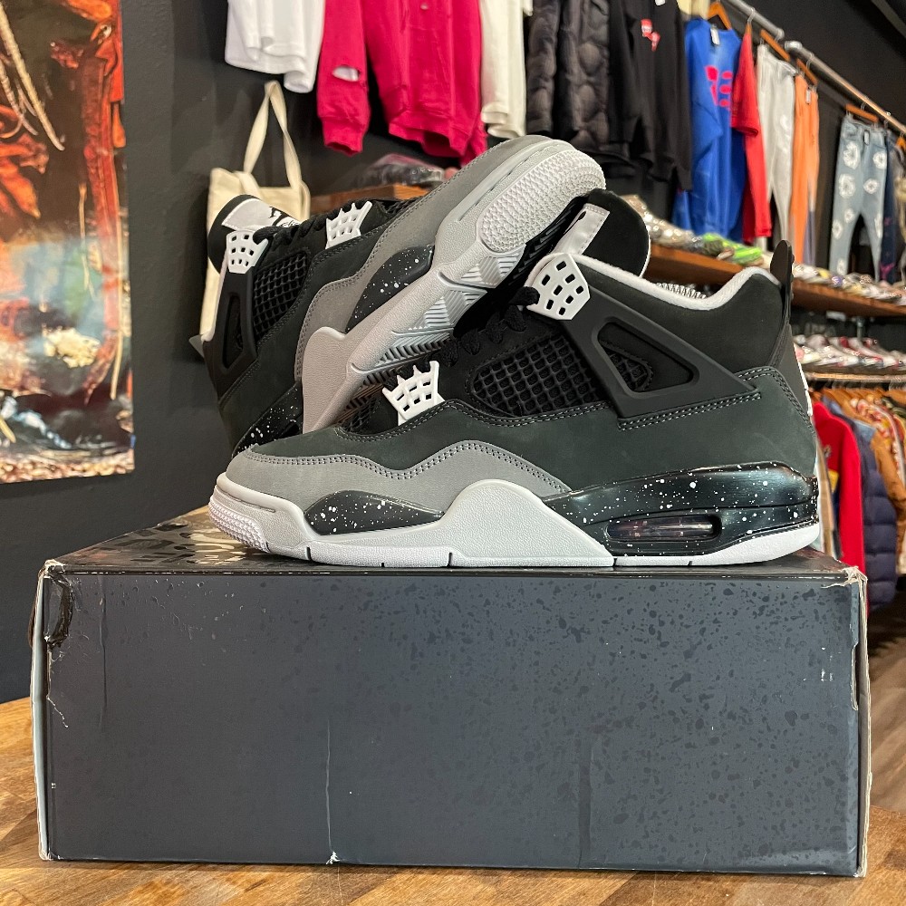 Jordan 4 Retro Fear - Size 8