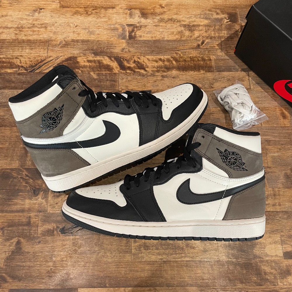 Jordan 1 Retro High Dark Mocha - Size 10