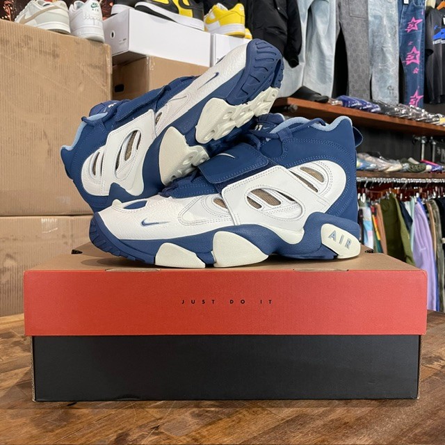 Nike Air Diamond Turf 2 Royals - Size 9