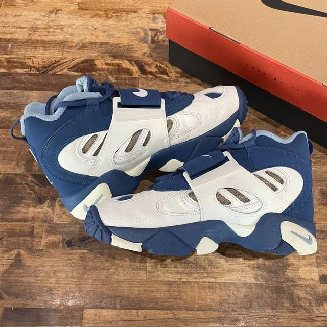 Nike Air Diamond Turf 2 Royals - Size 9