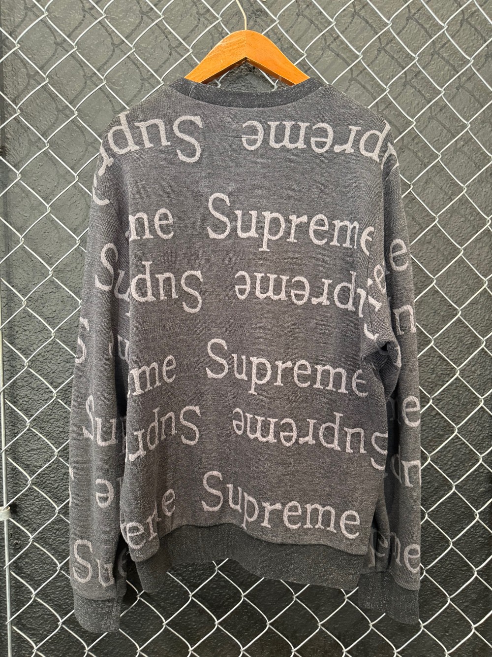 Supreme FW18 Jacquard Logo Crewneck - M