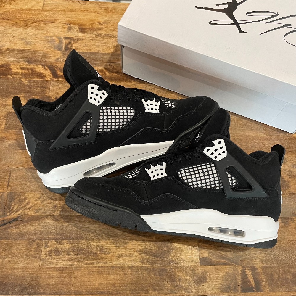 Jordan 4 Retro White Thunder - Size 10.5