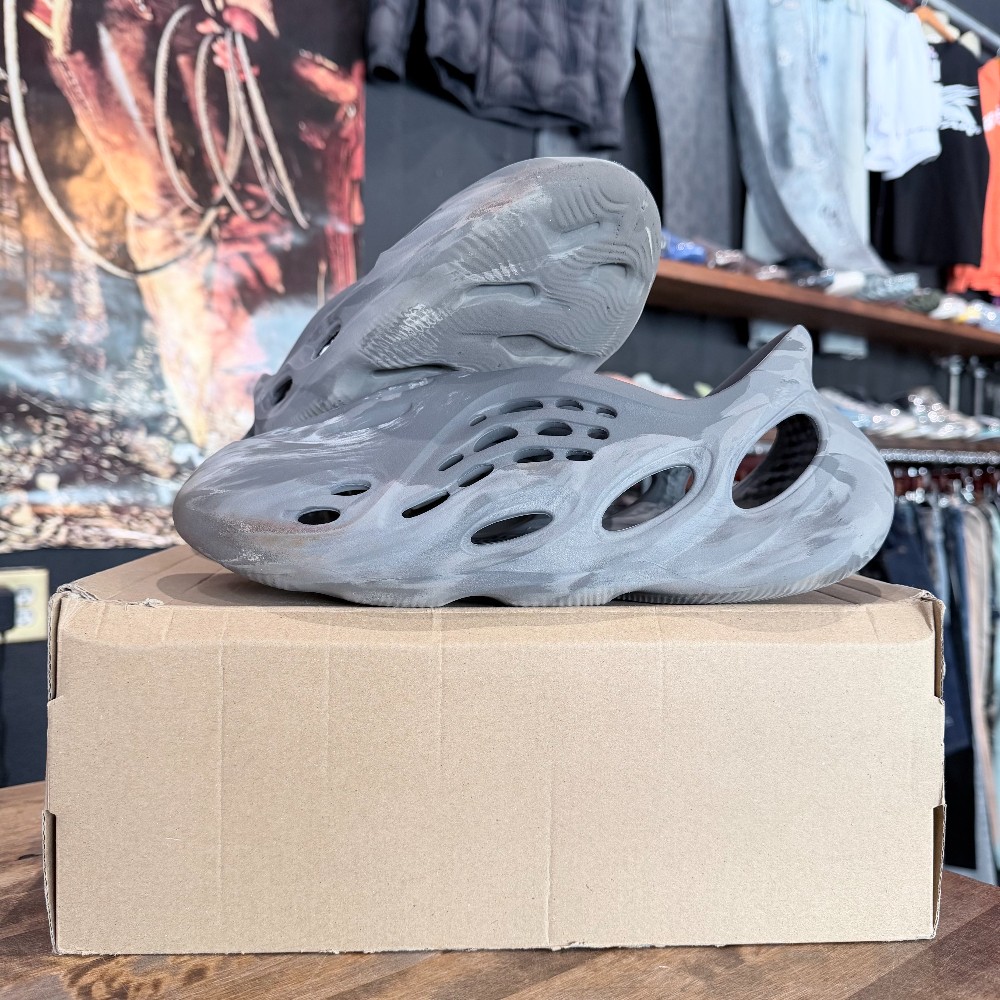 adidas Yeezy Foam RNR MX Granite - Size 11