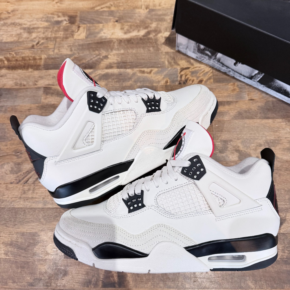 Jordan 4 Flight Club - Size 9