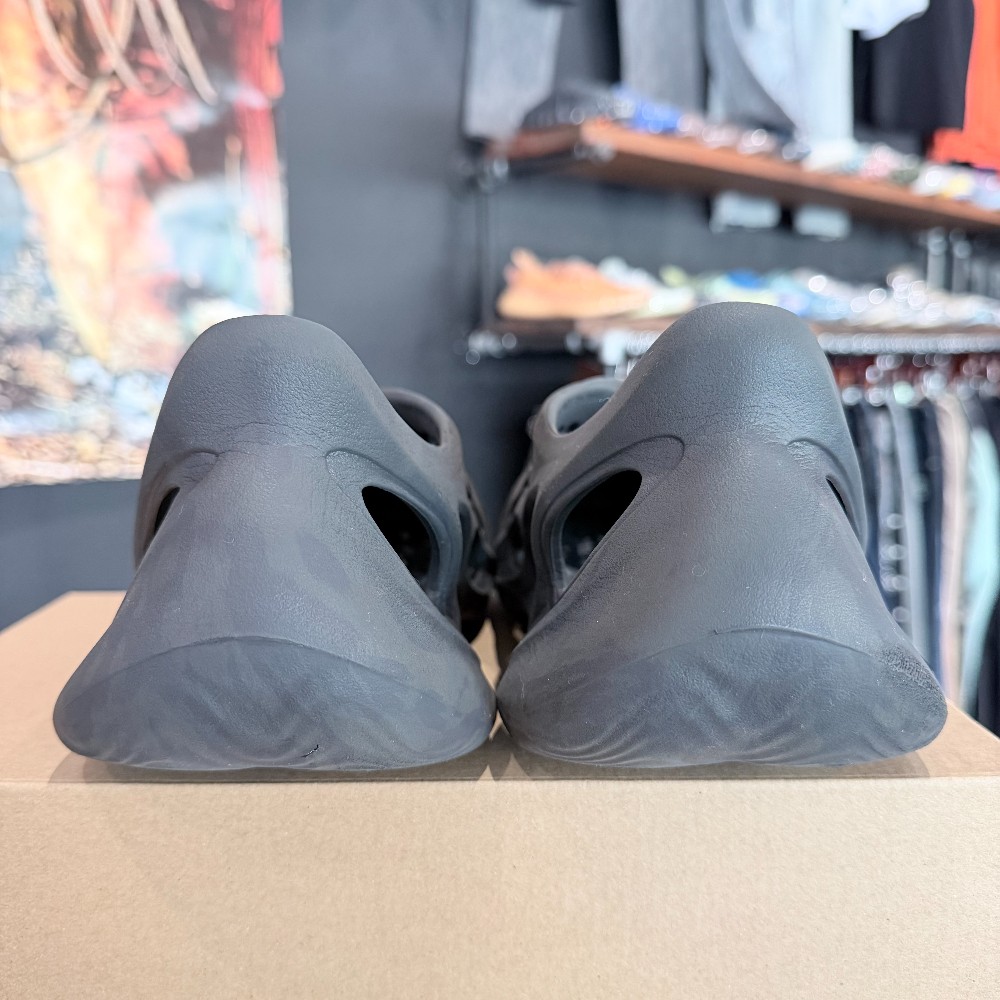 Yeezy Foam RNR Onyx - Size 8