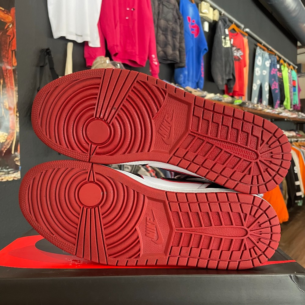 Jordan 1 OG Bloodline - Size 11