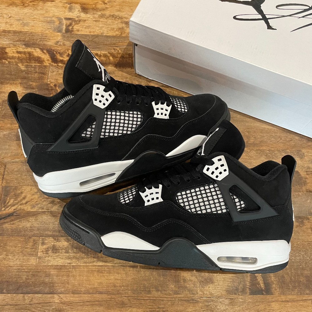 Jordan 4 Retro White Thunder - Size 10.5
