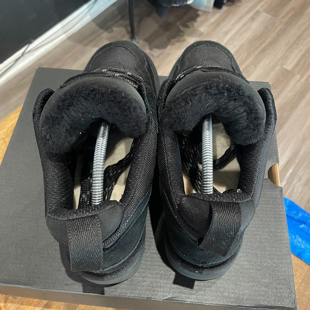 UGG Lowmel Black - 9