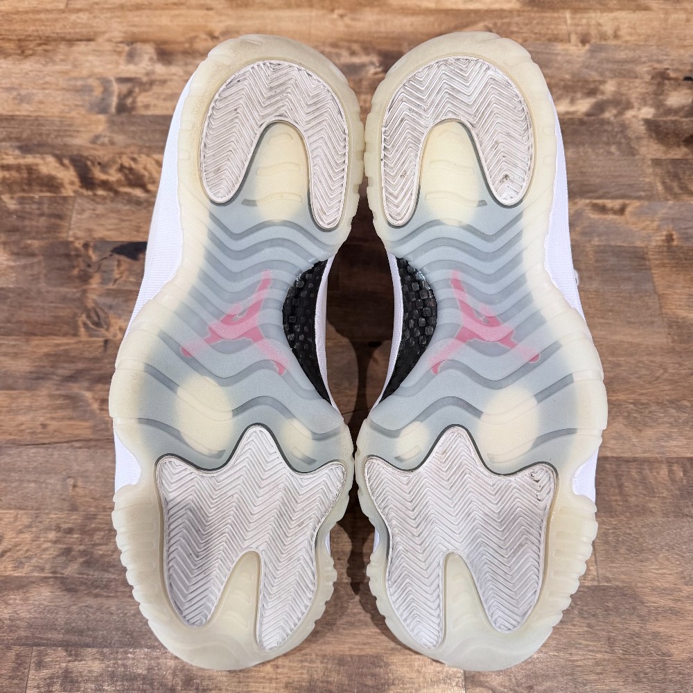 Jordan 11 Retro Platinum Tint - Size 11.5