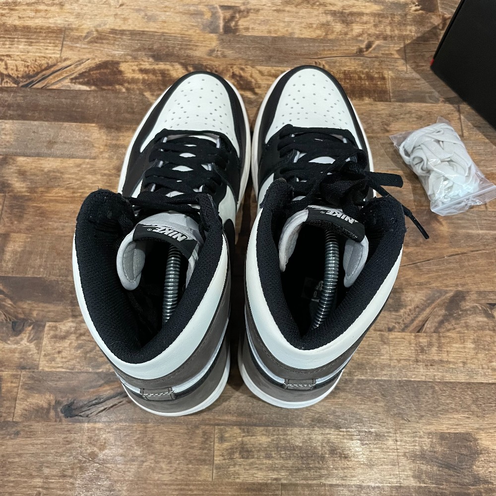 Jordan 1 Retro High Dark Mocha - Size 10