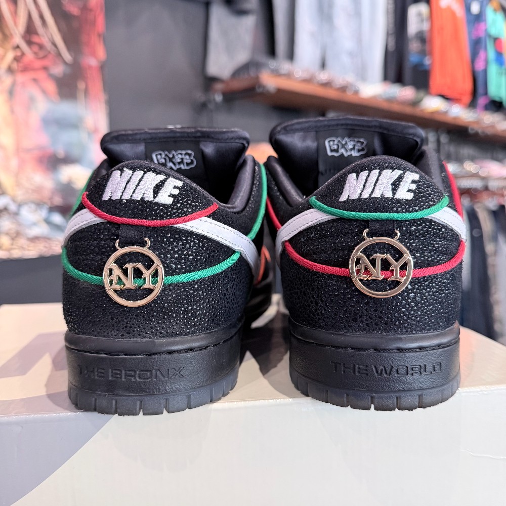 SB Dunk Low Bronx Girls Skate - Size 11.5
